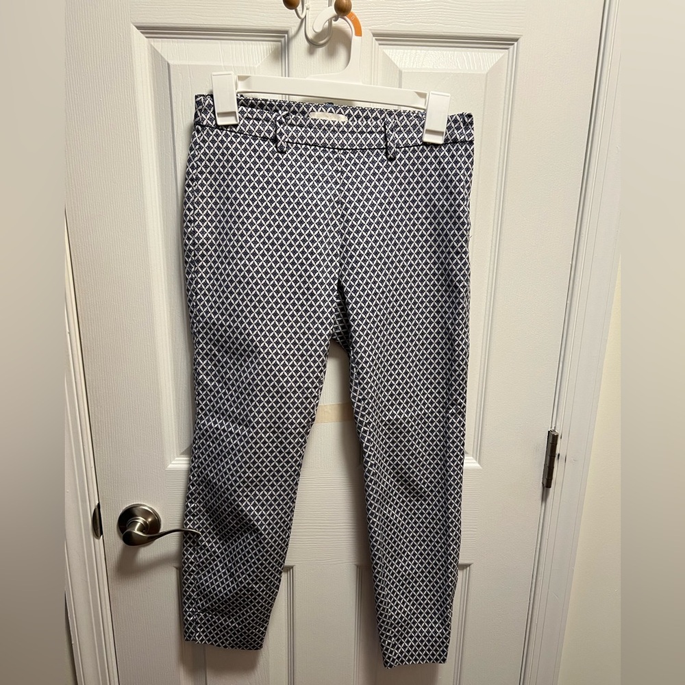 H&M Blue and White Geometric Cropped Pants